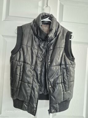 Tex Quilted Puffer Vest in Black